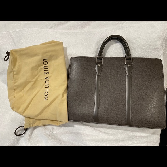 Authentic gently used Mens Louis Viutton Briefcase - Picture 9 of 13